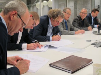 Ondertekening contract Windpark Nijmegen-Betuwe BV en Rabobank Nijmegen